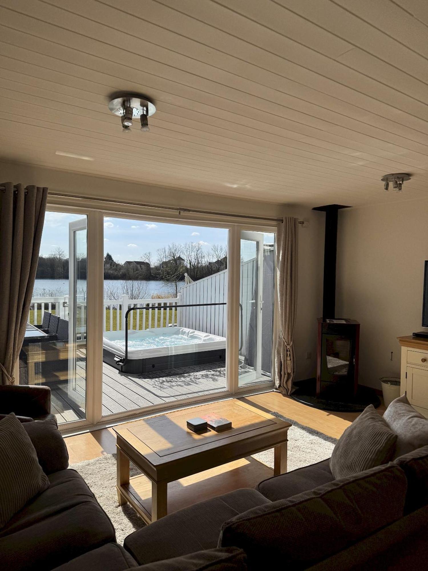 Medway Hot Tub Lodge South Cerney Exterior photo