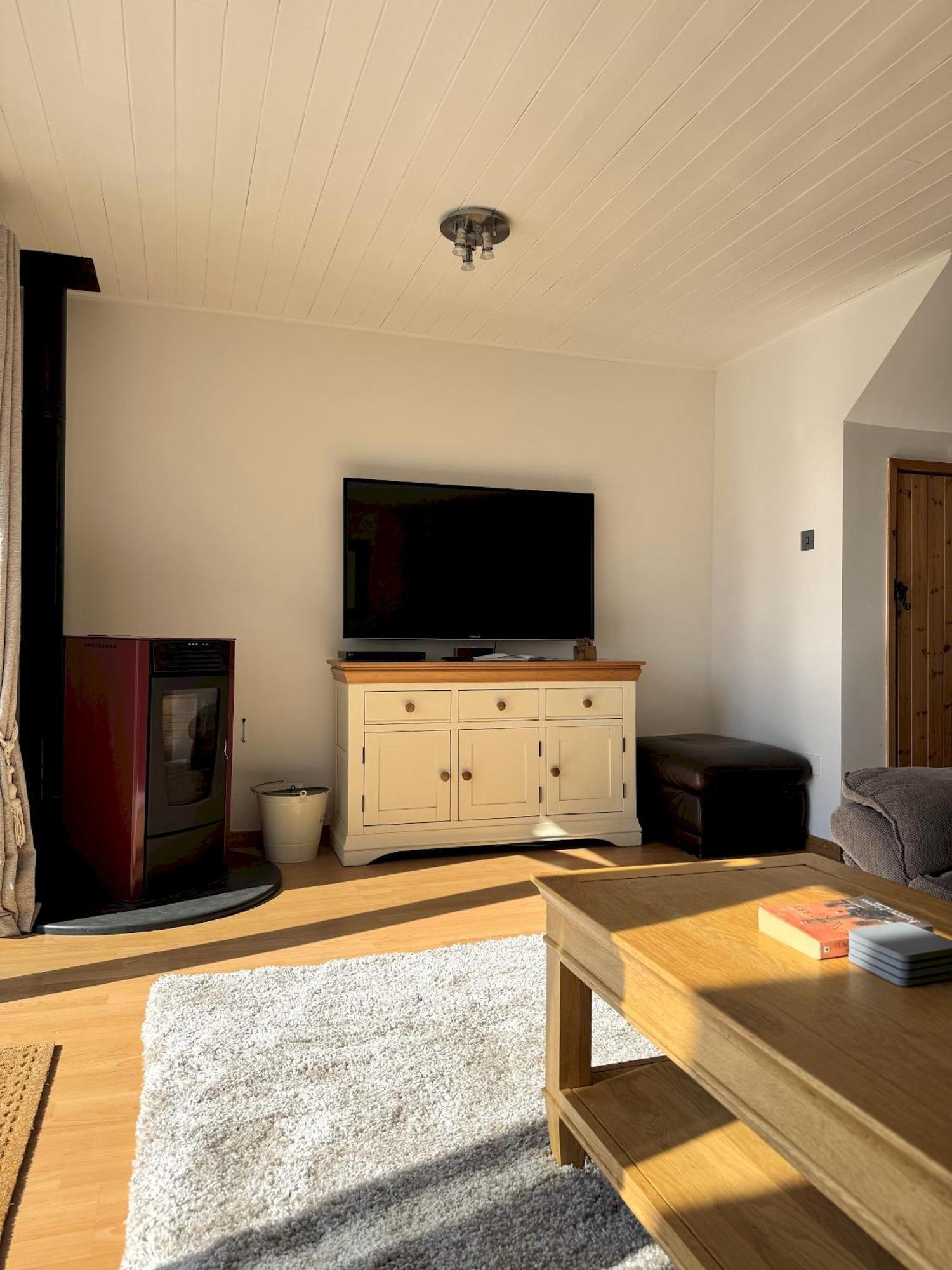 Medway Hot Tub Lodge South Cerney Exterior photo